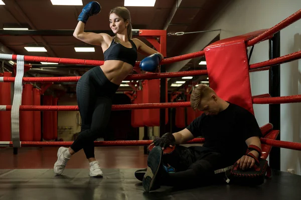 Mädchen im fitnessstudio kennenlernen