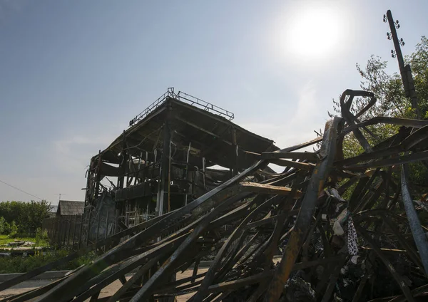 Stavby do základů vyhořel v létě — Stock fotografie