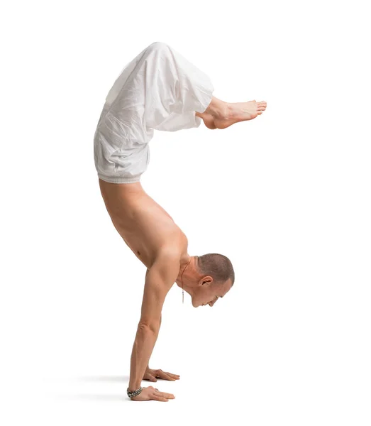 Mature shirtless muscular man doing yoga handstand — Stock Photo, Image