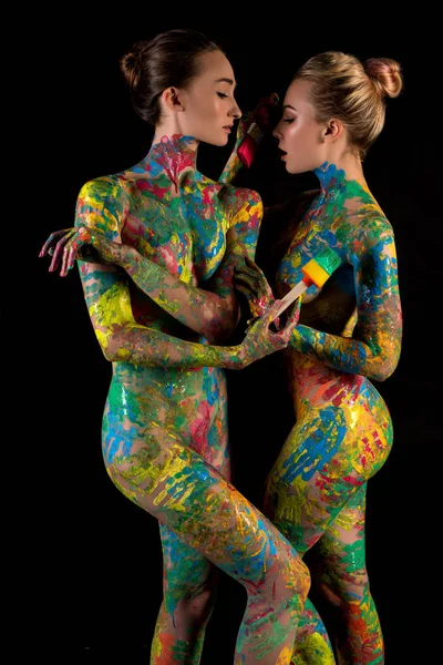 Duas meninas nuas cobertas com cores de arte corporal — Fotografia de Stock