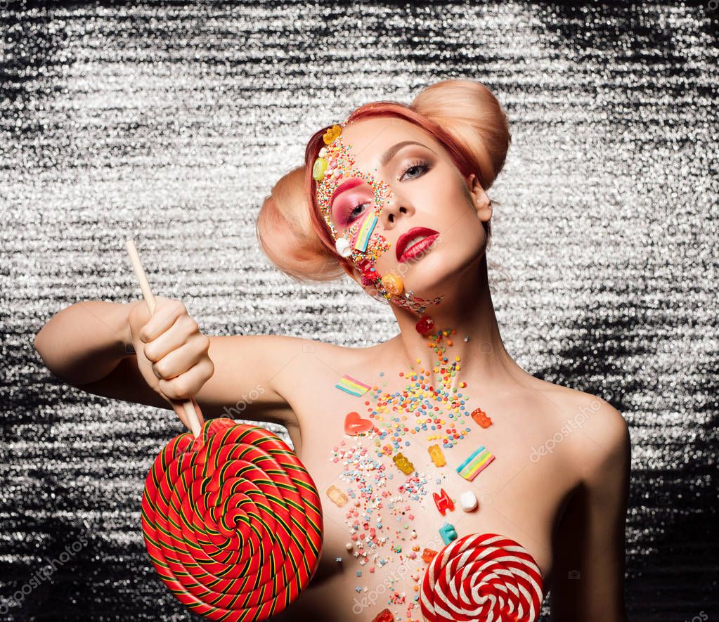 Light nude girl with crackers girl