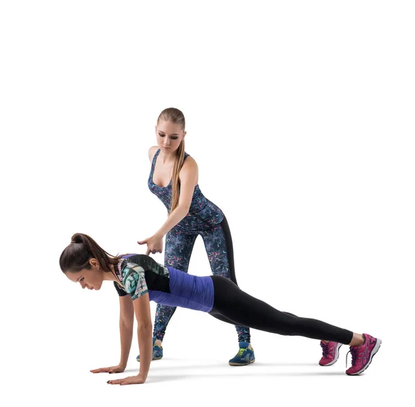 Dos chicas haciendo fitness vista aislada — Foto de Stock