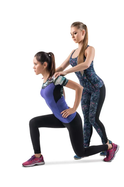 Duas meninas treinando juntos visão isolada sobre branco — Fotografia de Stock