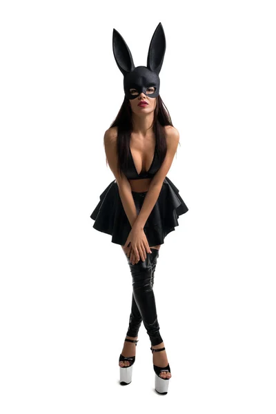 Femme sexy en soutien-gorge en cuir noir et masque rabit — Photo