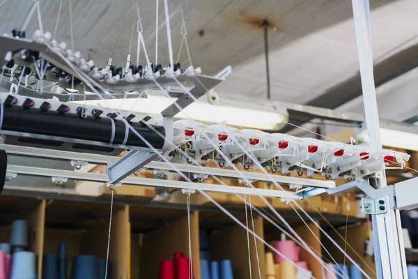 Echipament de rebobinare la vedere magazin de tricotat — Fotografie, imagine de stoc