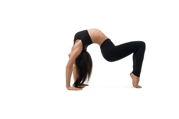 Chica en ropa deportiva haciendo handstand tiro aislado — Foto de Stock