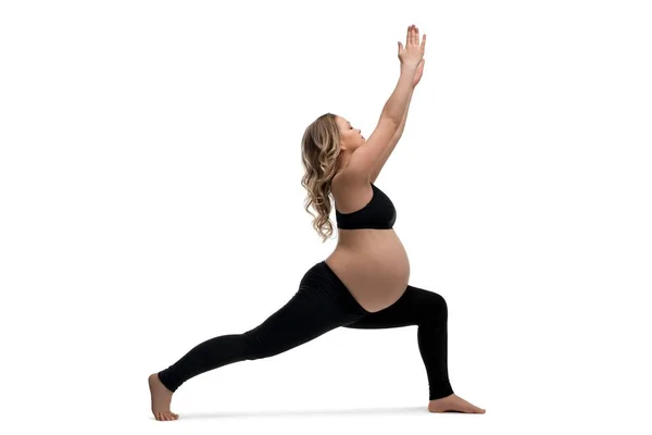 Genç hamile kadının izole fitness atış yapması — Stok fotoğraf