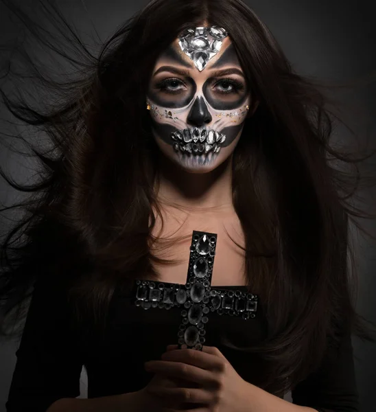 Glamour wersja Santa Muerte. Sexy model pozowanie — Zdjęcie stockowe