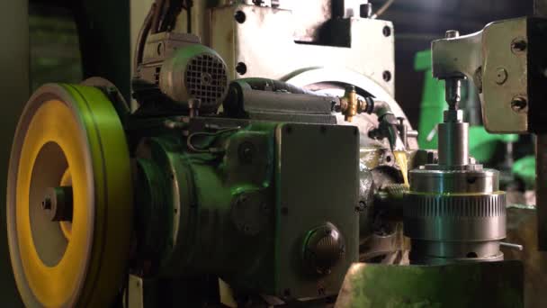 Máquina de trabajo en la planta de producción cose up view — Vídeo de stock