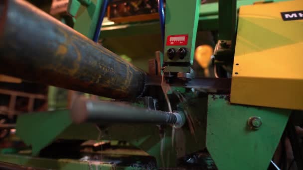Üretim tesisi videosunda çalışan makine — Stok video