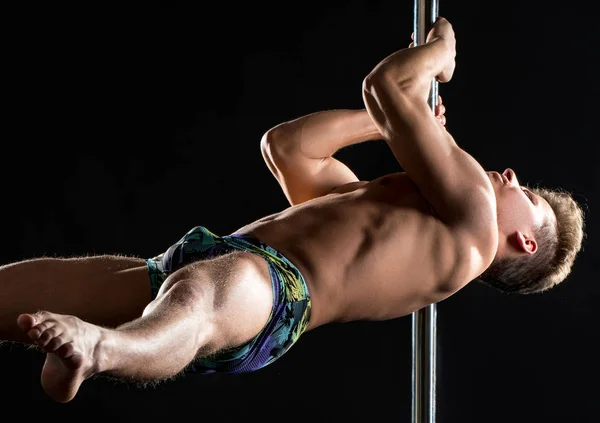 Male pole dance. Strong guy dancing in studio — Stock Photo, Image