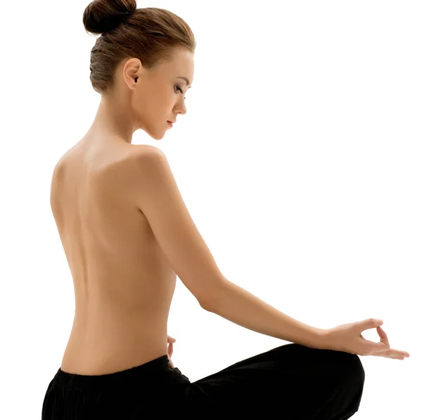 Topless kobieta medytuje na białym tle na biały — Zdjęcie stockowe