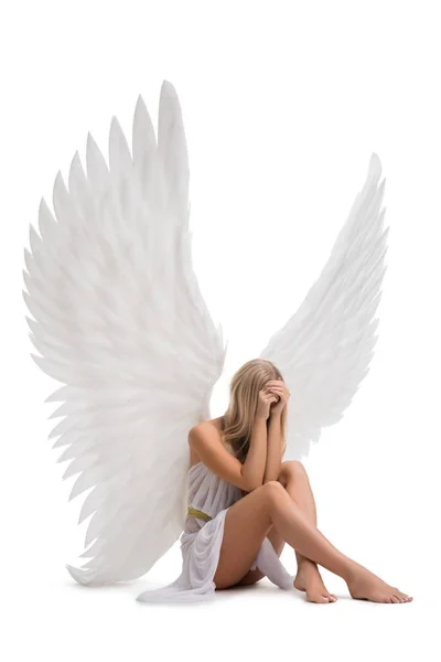 Traurige Frau mit schönen Flügeln — Stockfoto