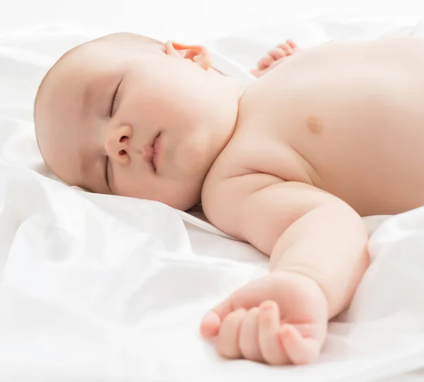 Cuidado de niños. Estudio foto de bebé adorable durmiendo —  Fotos de Stock