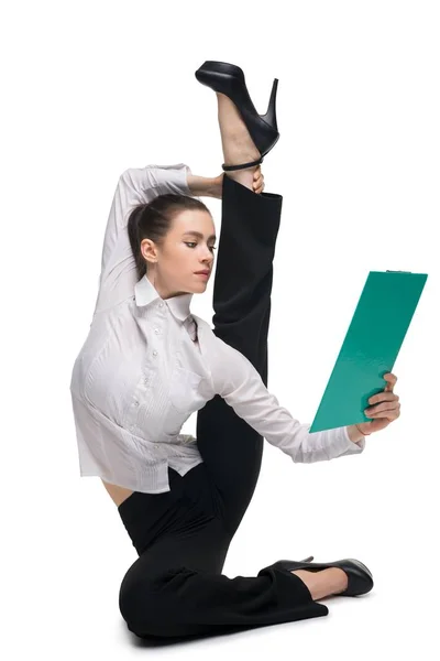 Mulher de negócios com papel de escritório pacote tiro — Fotografia de Stock