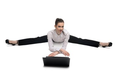 Not defteri olan iş kadını yalnız çekim yapıyor.