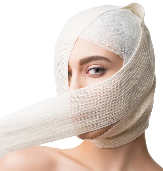 Girl her head and neck bandaged at plastic surgeon — Stock Photo, Image