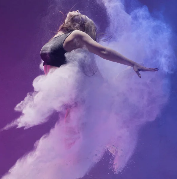 Girl in pointe shoe in dust cloud profile shot — Stock Photo, Image