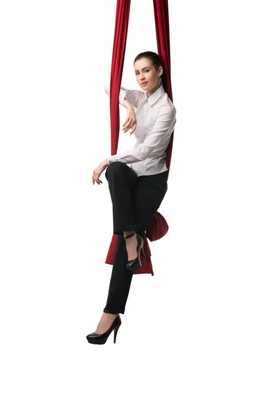 Femme d'affaires assis sur tissu tir isolé — Photo