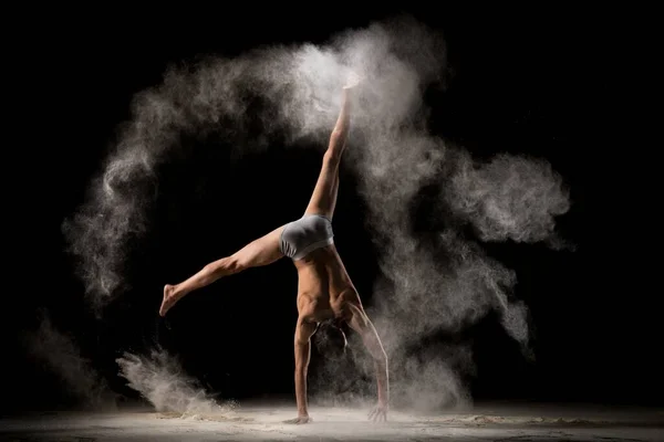 Strong man dancing in circle of sand — Stock Photo, Image