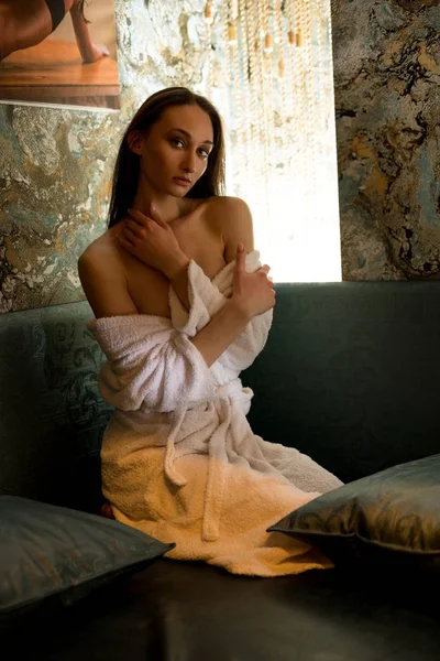Nahá dívka v sauně pohled — Stock fotografie