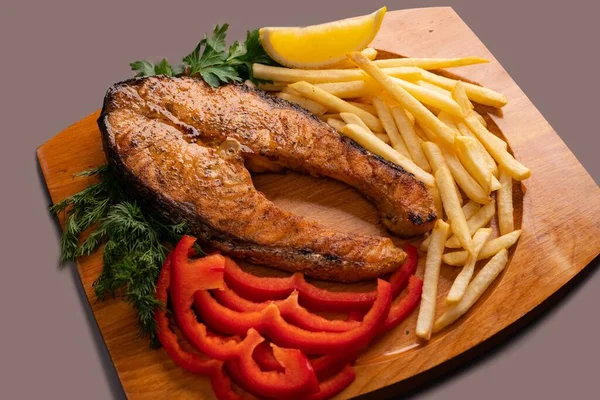 Fried fish being with vegetables view — Stock Photo, Image