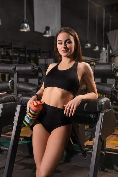 Young brunette in a gym cropped portrait — Stock Photo, Image