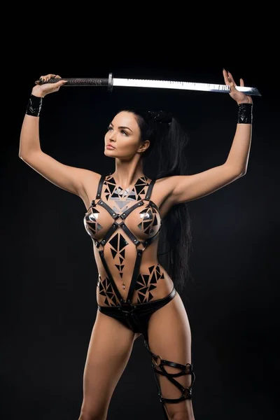 Sexy brünette mit schwarz tape bodyart und katana — Stockfoto