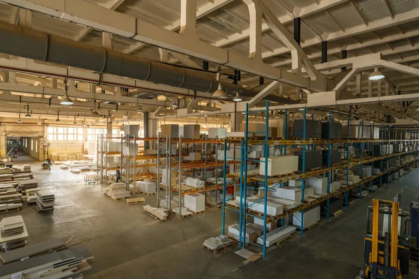 Geniş üretim tesisi panoramik görünümü — Stok fotoğraf