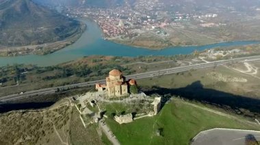 Kutaisi içinde Jvari manastır görünümünden yüksekliği, hava ateş