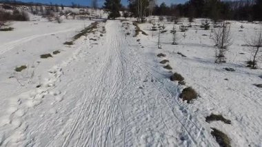 haddelenmiş yol ile güzel karlı manzara