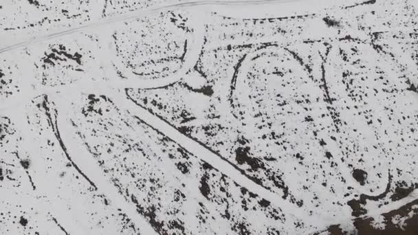 Снігова дорога та поле — стокове відео