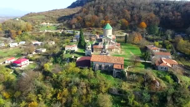 Orthodoxe Gelatiklooster, Georgia, luchtfoto — Stockvideo
