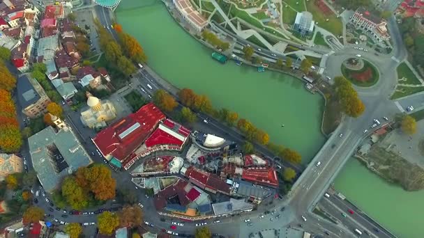 Cruzamento do rio Centro de Tbilisis, aéreo — Vídeo de Stock