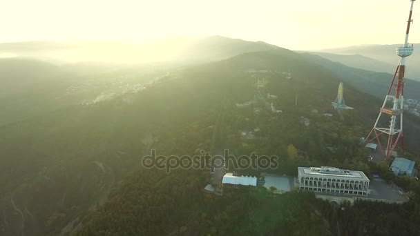 Mtatsminda TV Kulesi, gündoğumu, Georgia, TOPVIEW — Stok video