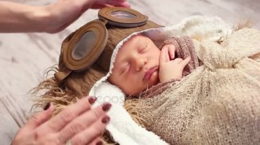 Bebek anne sabitleme eski moda pilotları kask