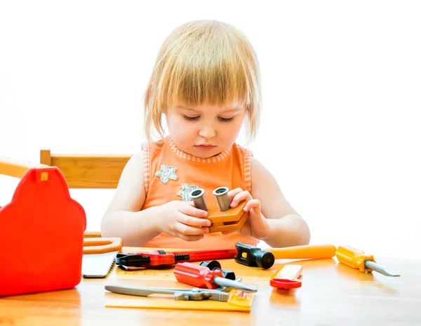 Criança com ferramentas de brinquedo — Fotografia de Stock
