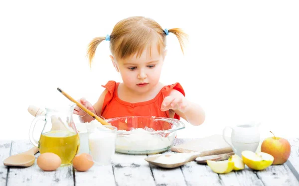 Baby flicka bakning — Stockfoto