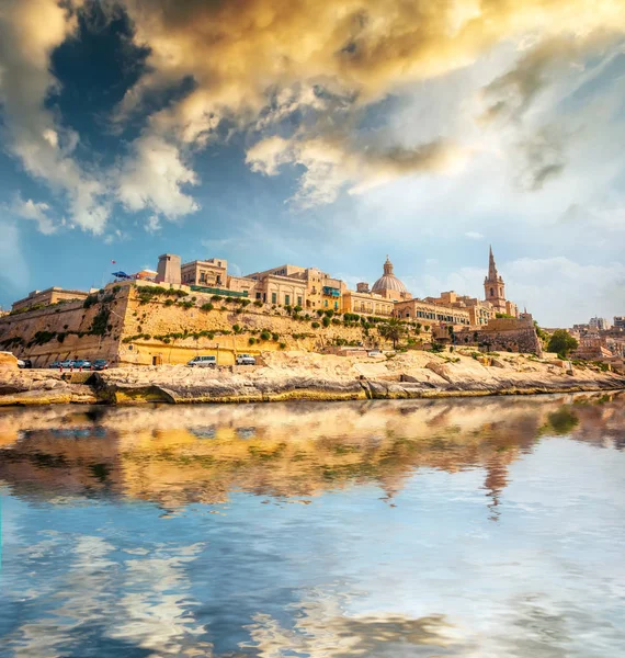 Vista sobre Valletta a partir do mar — Fotografia de Stock