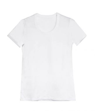 Beyaz t-shirt askı üzerine