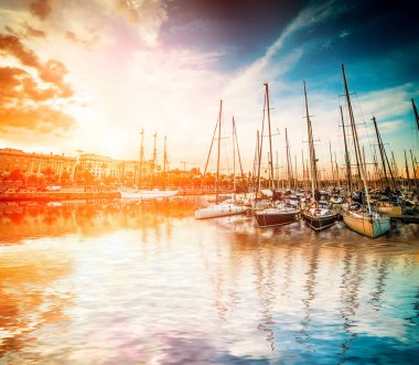 Günbatımında yatlar