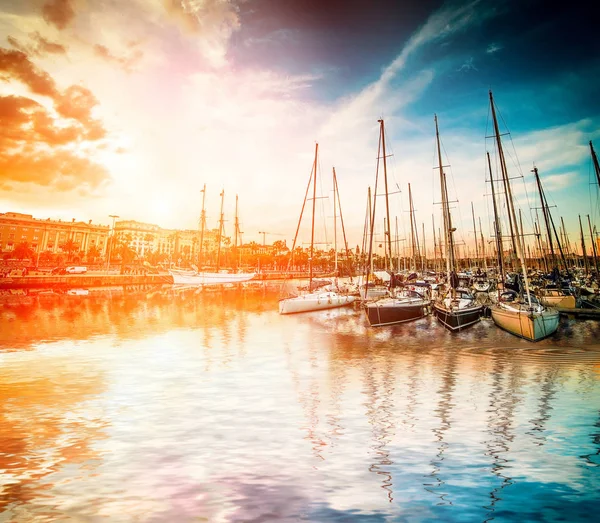 Yachts au coucher du soleil — Photo