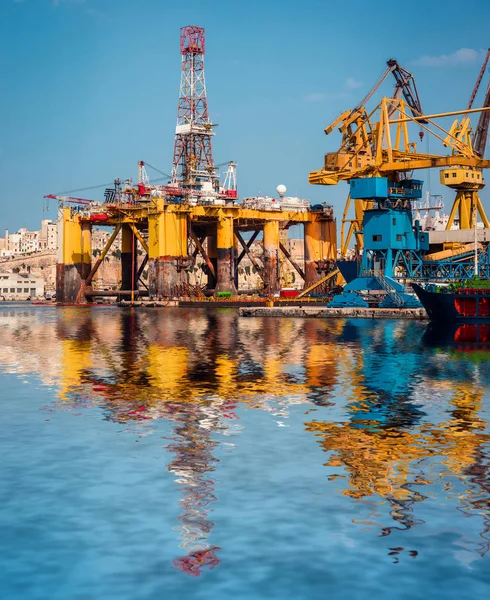 Oil platform in repair — Stock Photo, Image