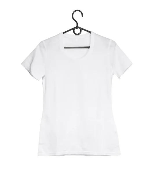 Λευκή γυναίκα t-shirt σε κρεμάστρα — Φωτογραφία Αρχείου