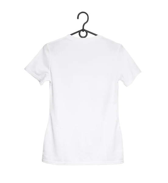 Weißes Frauen-T-Shirt auf Kleiderbügel — Stockfoto