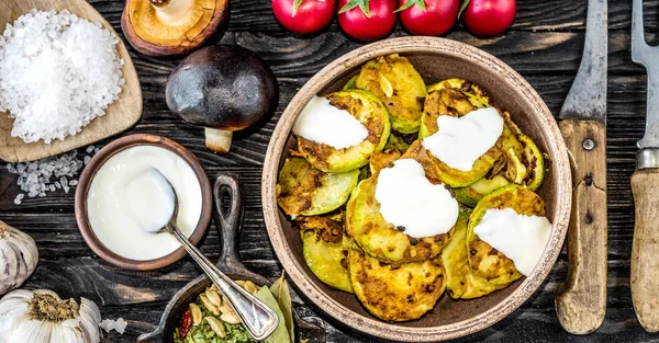 Fried zucchini with sour cream and spices — Stock Photo, Image