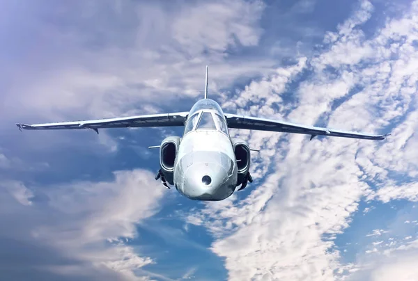 Avião a jato voando no céu — Fotografia de Stock