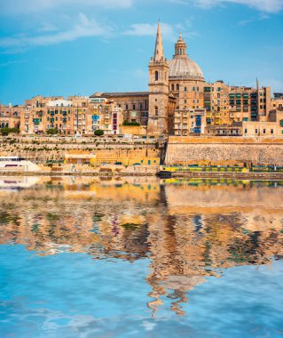 Valletta St. Paul Katedrali ve Charmelite Chu ile görünüm