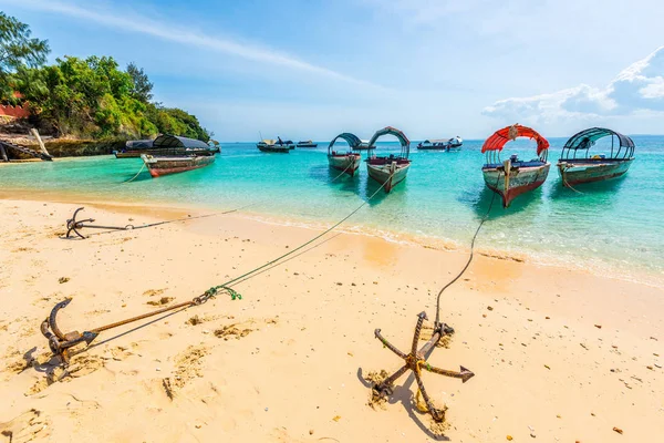 Anclas de barcos en la isla africana — Foto de Stock