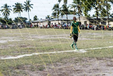 Zanzibar futbol alanında genç Afrika kaleci